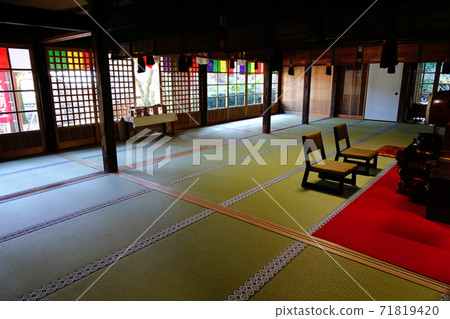 Antechamber 71819420