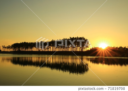 Unyeo海灘日落美景 71819708