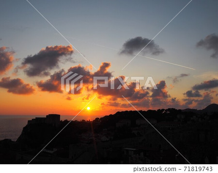 Dubrovnik at dusk 71819743