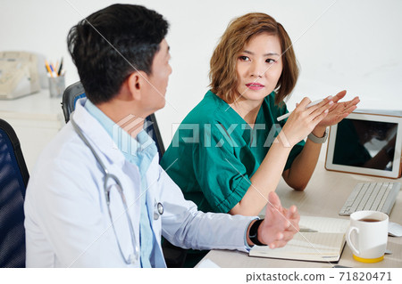 Talking Vietnamese doctors Talking Vietnamese doctors 71820471