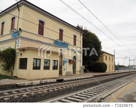 station, train station, home 71820673