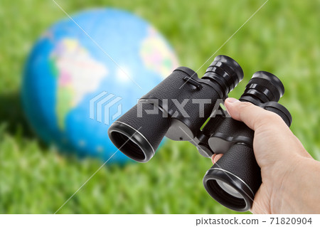 Binoculars and Globe 71820904