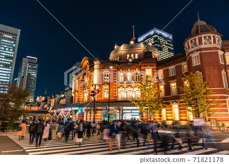Tokyo cityscape of Japan View of Tokyo Station Marunouchi South Exit and red brick station building (Corona green light? Red light?) = November 19 71821178