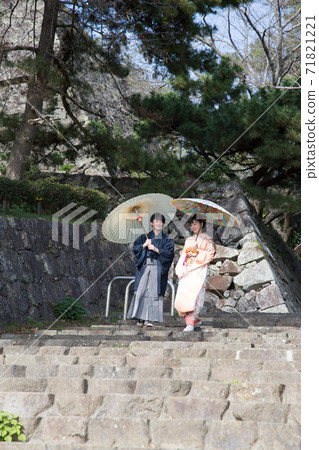 步行躲藏城堡的廢墟 71821221