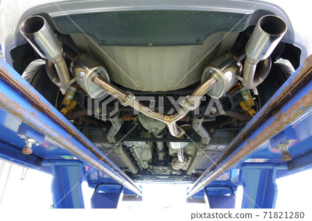Lifted up car below s2000 Lifted up car below s2000 71821280