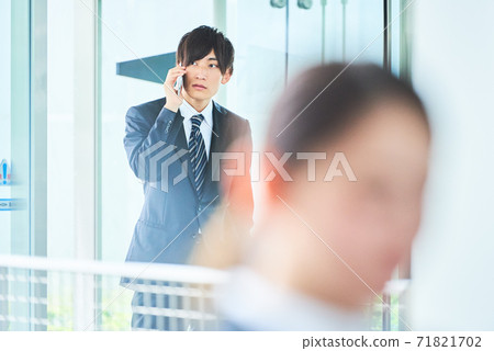 年輕的商人 年輕的商人 71821702
