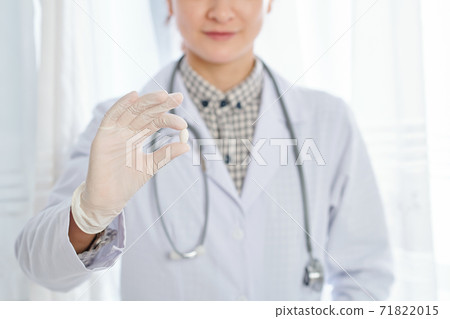 Doctor offering effective tablet Doctor offering effective tablet 71822015