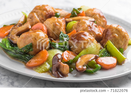 牡蠣炒肉和蔬菜 71822076