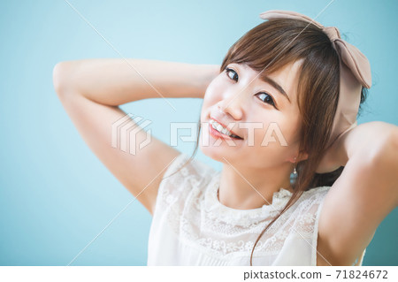 A woman showing a luck 71824672