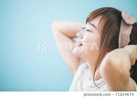 A woman showing a luck A woman showing a luck 71824674