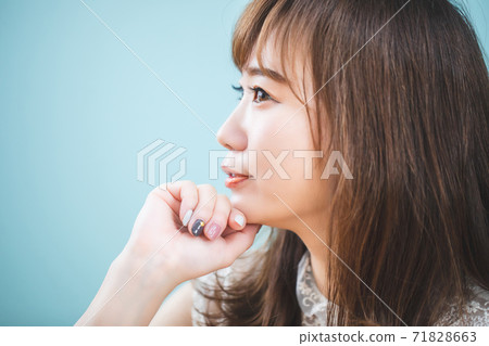Duck mouth woman Duck mouth woman 71828663