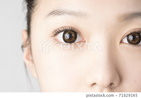 凝視的少婦 71829165