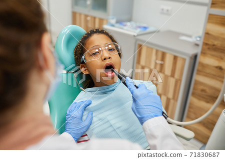 Teeth hygiene at clinic Teeth hygiene at clinic 71830687