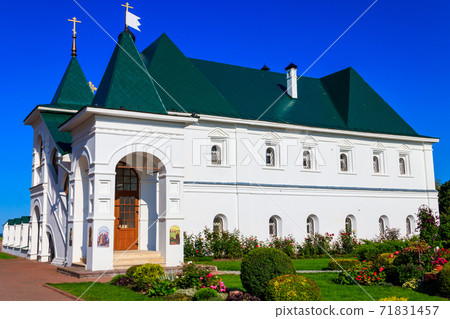 Hegumen's chambers (XVII century) with the Church of St. Basil of Ryazan of Transfiguration monastery in Murom, Russia Hegumen's chambers (XVII century) with the Church of St. Basil of Ryazan of Transfiguration monastery in Murom, Russia 71831457