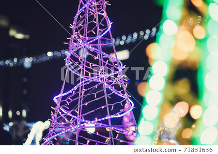 Christmas mood in the city 71831636