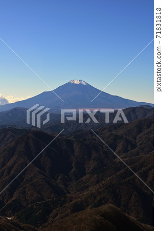 View of Mt. Fuji from the ridge of Inukoeji from the summit of Hinokihoramaru 71831818