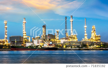 Oil Refinery Oil Refinery 71835192