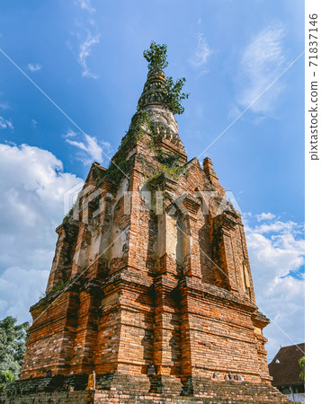 Wat Phrathat Haripunchai Woramahawihan during Loy Khratong lantern festival in Lamphun, Chiang Mai 71837146