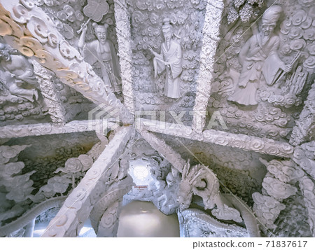 Wat Huay Pla Kang, white big buddha and dragons in Chiang Rai, Chiang Mai province, Thailand 71837617