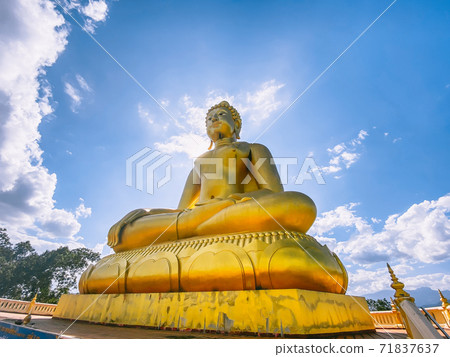 Big Golden buddha statue in chiang Rai, Chiang Mai Province, Thailand 71837637