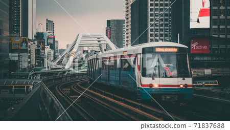 Chong Nonsi skywalk arch bridge at sky train station BTS in Sathorn business district in Bangkok Chong Nonsi skywalk arch bridge at sky train station BTS in Sathorn business district in Bangkok 71837688