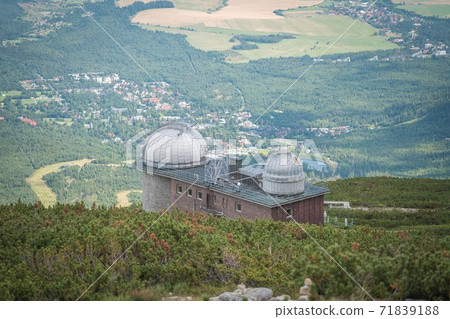 View of the observatory on Skalnate Pleso lake in late summer, High Tatras, Slovakia View of the observatory on Skalnate Pleso lake in late summer, High Tatras, Slovakia 71839188