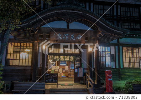 Beppu's symbol Takegawara Onsen 71839802