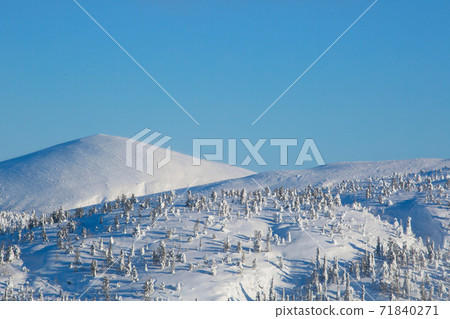 Winter mountains in Kandalaksha 71840271