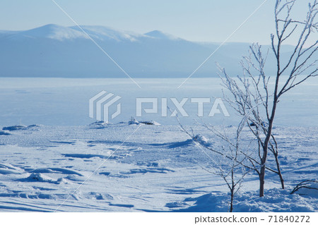 Winter white sea and mountains 71840272