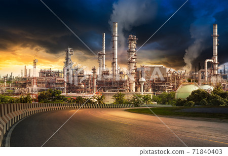 Oil refinery 71840403