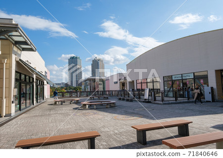 Cityscape Kaihin Makuhari Large shopping mall and tower condominium Chiba City, Chiba Prefecture 71840646