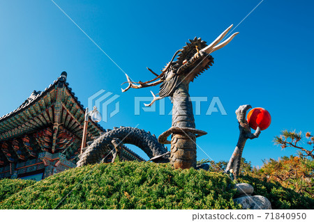 Haedong Yonggungsa Temple in Busan, Korea Haedong Yonggungsa Temple in Busan, Korea 71840950