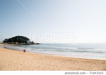 Songjeong beach and Jukdo Park in Busan, Korea 71841025