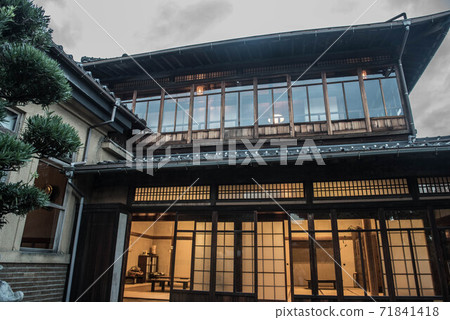 Retro and modern Retro and modern 71841418