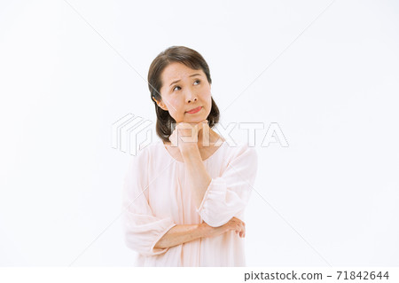 Worried senior woman 71842644