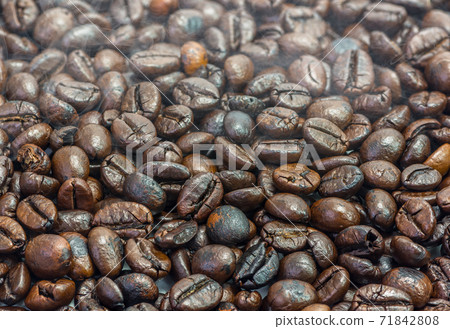 Roasted coffee bean Roasted coffee bean 71842808