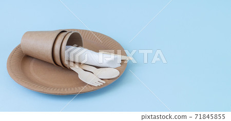 Disposable eco friendly utensils made of bamboo wood and paper on blue background Disposable eco friendly utensils made of bamboo wood and paper on blue background 71845855