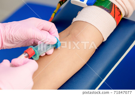 Nurse giving coronavirus vaccine. 71847077