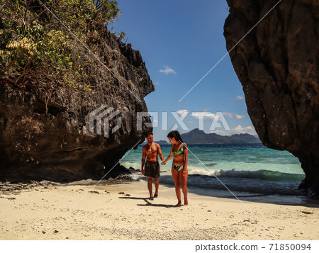 Lovely couple alone at isolated island in El Nido, Palawan, Philippines Lovely couple alone at isolated island in El Nido, Palawan, Philippines 71850094