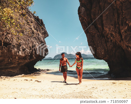 Lovely couple alone at isolated island in El Nido, Palawan, Philippines 71850097