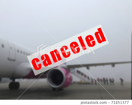 A warning sign that the plane is canceled on a defocused plane at the airport. A warning sign that the plane is canceled on a defocused plane at the airport. 71851377
