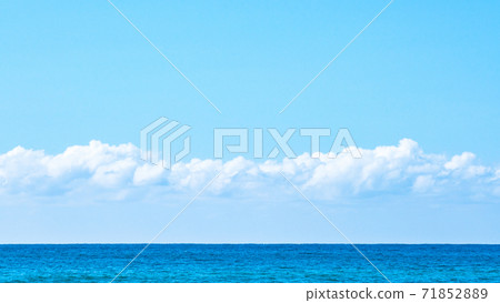 Ocean and blue sky Ocean and blue sky 71852889