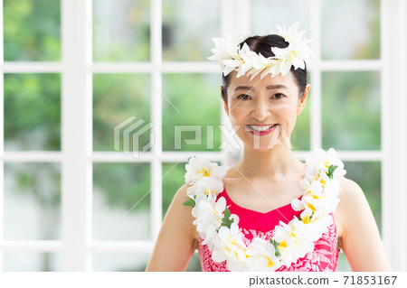 做hula舞蹈的婦女 做hula舞蹈的婦女 71853167