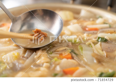 Cooking pork soup 71854729