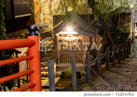 郡丈八man總gi水夜景 郡丈八man總gi水夜景 71854763