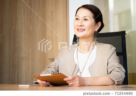 Image of middle to senior female president and female manager Image of middle to senior female president and female manager 71854990