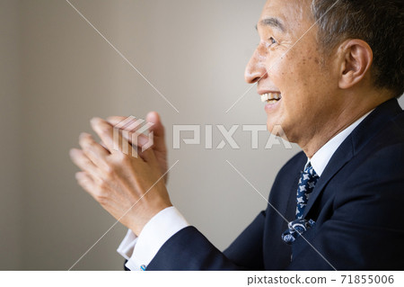 Image of middle to senior president and manager 71855006