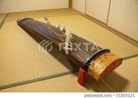 Koto placed on the tatami mat Koto placed on the tatami mat 71855121