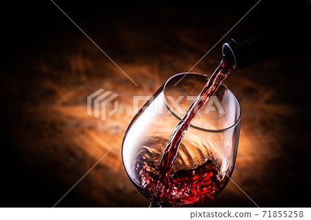 倒紅酒 倒紅酒 71855258