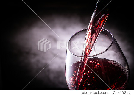 倒紅酒 倒紅酒 71855262
